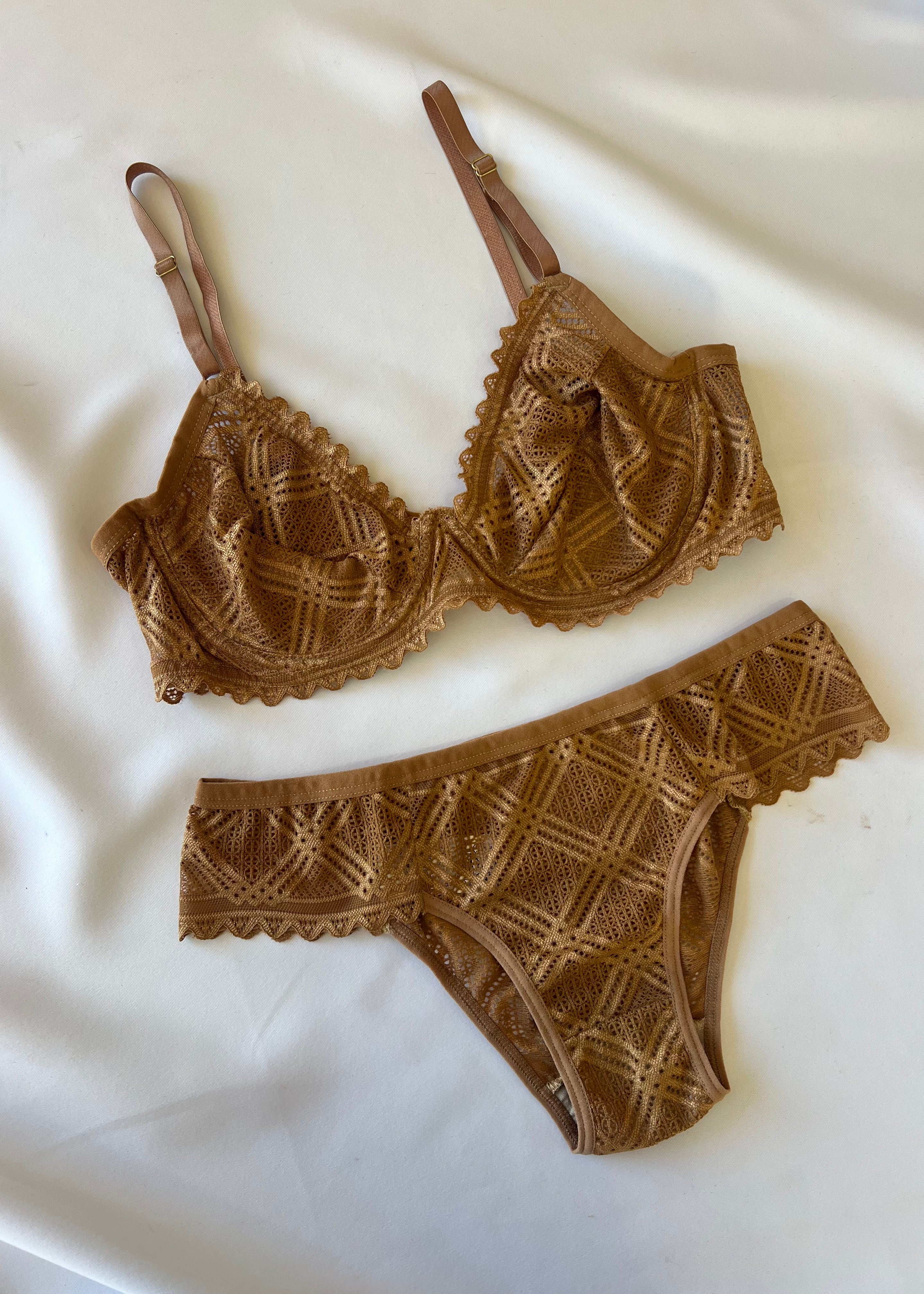Conjunto Encanto secreto - Amêndoa